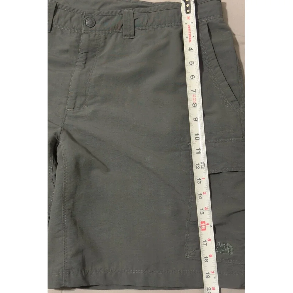THE‎ NORTH FACE Hiking Cargo Shorts Mens Size 40 Gray Pockets Button Snap